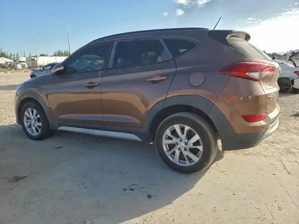 KM8J33A24HU561539 2017 HYUNDAI TUCSON - Image 2
