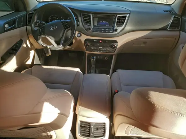 KM8J33A24HU561539 2017 HYUNDAI TUCSON - Image 8