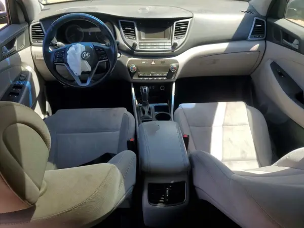 KM8J33A24HU561864 2017 HYUNDAI TUCSON - Image 8