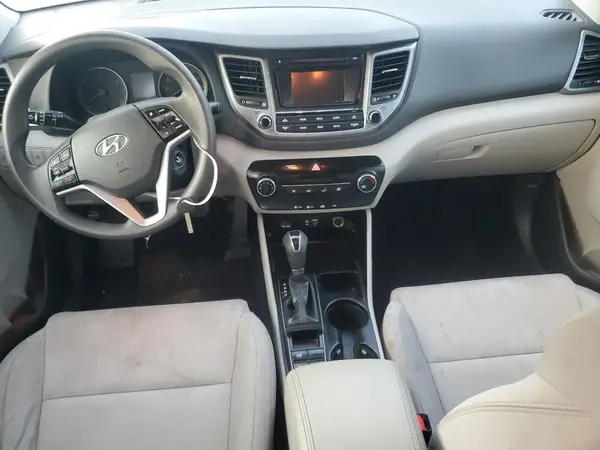 KM8J33A24HU576915 2017 HYUNDAI TUCSON - Image 8