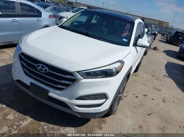 KM8J33A24HU580530 2017 HYUNDAI TUCSON - Image 2
