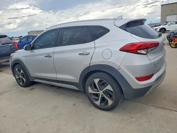 KM8J33A24HU586960 2017 HYUNDAI TUCSON - Image 2