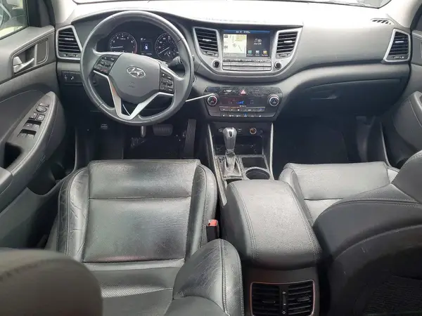 KM8J33A24HU586960 2017 HYUNDAI TUCSON - Image 8