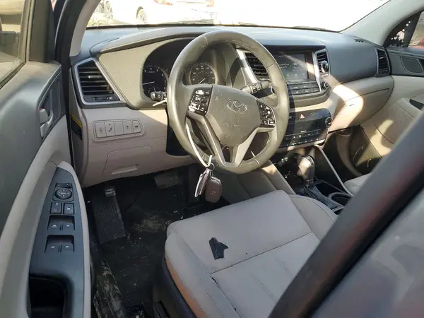 KM8J33A24JU666099 2018 HYUNDAI TUCSON - Image 8