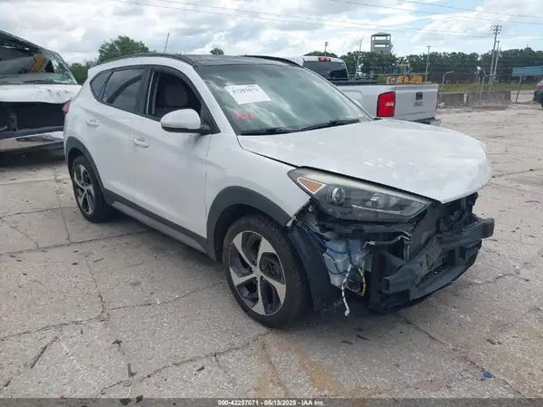 KM8J33A24JU670170 2018 HYUNDAI TUCSON - Image 1