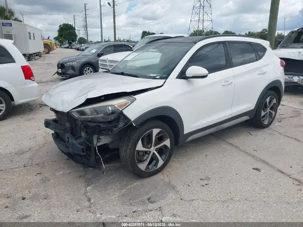 KM8J33A24JU670170 2018 HYUNDAI TUCSON - Image 2
