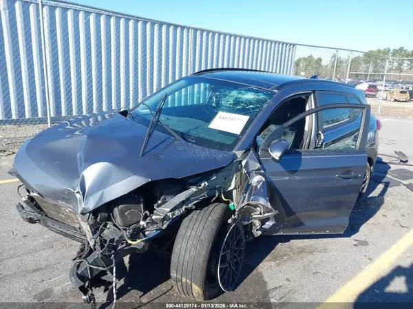KM8J33A24JU683646 2018 HYUNDAI TUCSON - Image 2