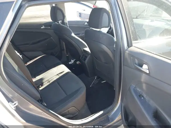 KM8J33A24JU683646 2018 HYUNDAI TUCSON - Image 8