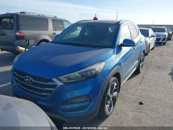 KM8J33A24JU698812 2018 HYUNDAI TUCSON - Image 2