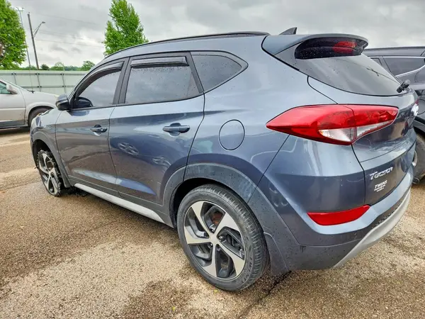 KM8J33A24JU701174 2018 HYUNDAI TUCSON - Image 2