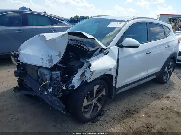 KM8J33A24JU717004 2018 HYUNDAI TUCSON - Image 2