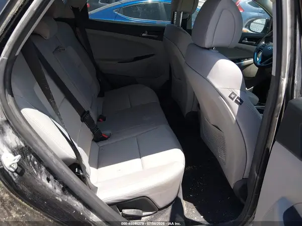 KM8J33A24JU737267 2018 HYUNDAI TUCSON - Image 8