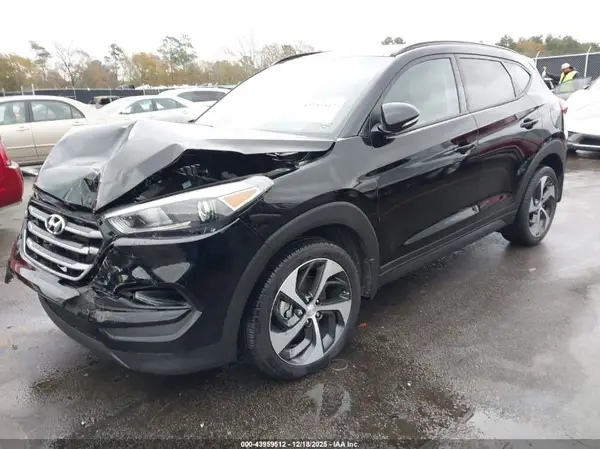 KM8J33A24JU744879 2018 HYUNDAI TUCSON - Image 2