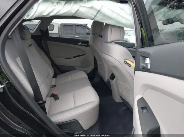 KM8J33A24JU744879 2018 HYUNDAI TUCSON - Image 8
