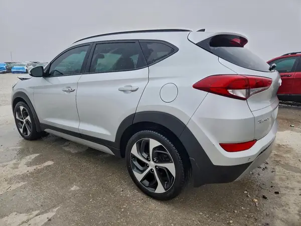 KM8J33A24JU757194 2018 HYUNDAI TUCSON - Image 2