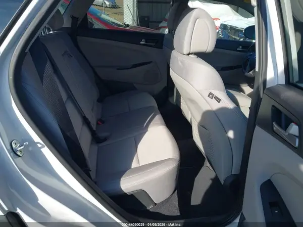 KM8J33A24JU760080 2018 HYUNDAI TUCSON - Image 8