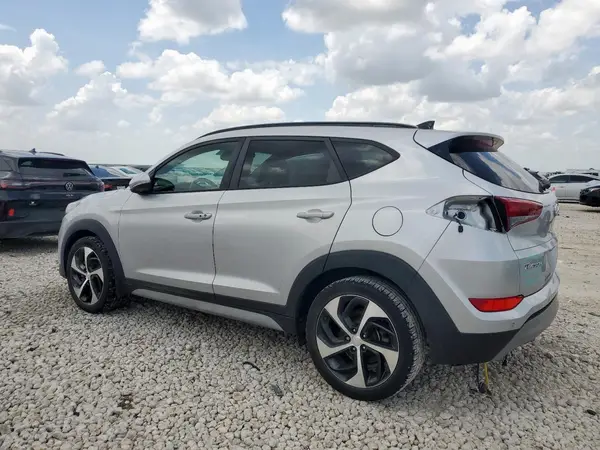 KM8J33A24JU788199 2018 HYUNDAI TUCSON - Image 2