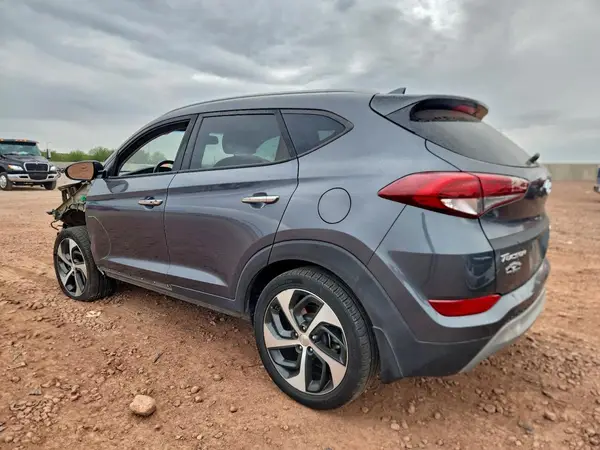 KM8J33A24JU795492 2018 HYUNDAI TUCSON - Image 2