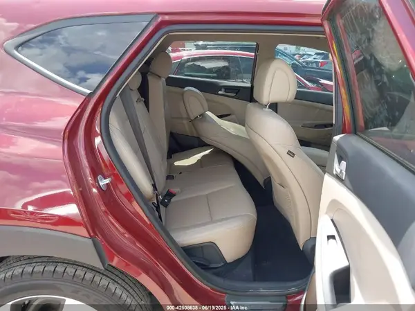 KM8J33A24JU799798 2018 HYUNDAI TUCSON - Image 8