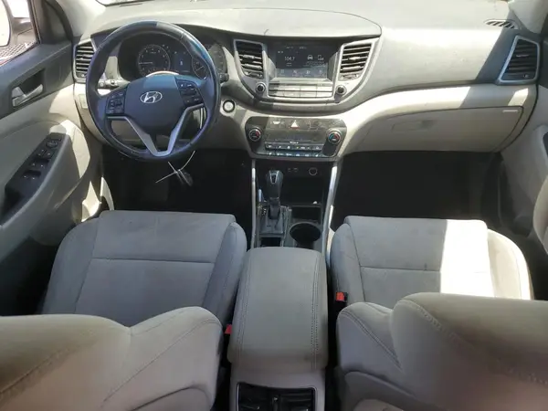 KM8J33A24JU814431 2018 HYUNDAI TUCSON - Image 8