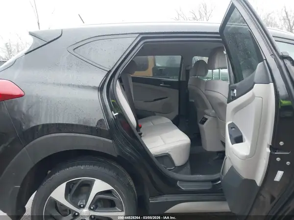 KM8J33A25HU289812 2017 HYUNDAI TUCSON - Image 8