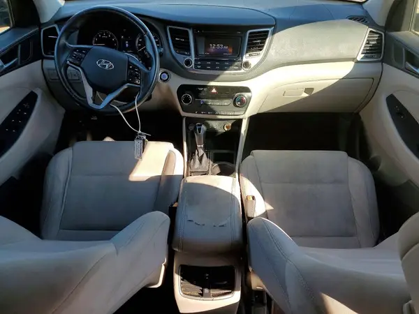 KM8J33A25HU289874 2017 HYUNDAI TUCSON - Image 8