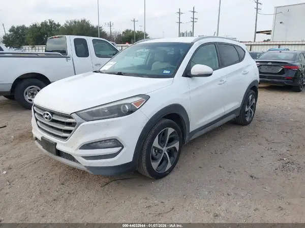 KM8J33A25HU328396 2017 HYUNDAI TUCSON - Image 2