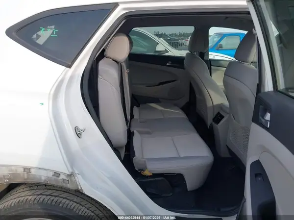 KM8J33A25HU328396 2017 HYUNDAI TUCSON - Image 8