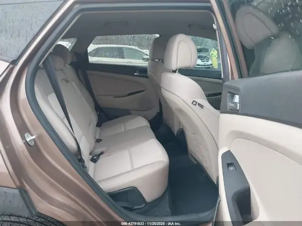 KM8J33A25HU332402 2017 HYUNDAI TUCSON - Image 8
