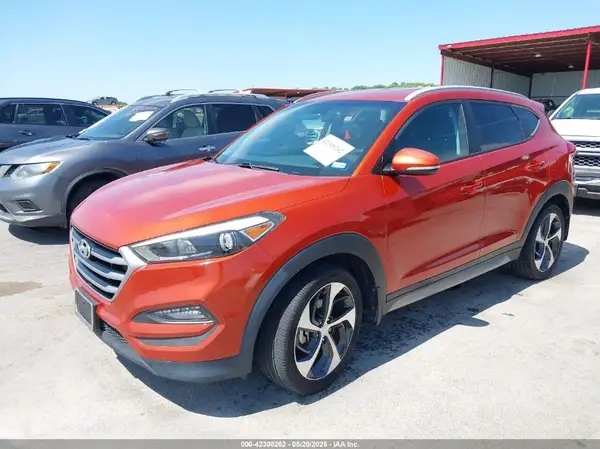 KM8J33A25HU358014 2017 HYUNDAI TUCSON - Image 2