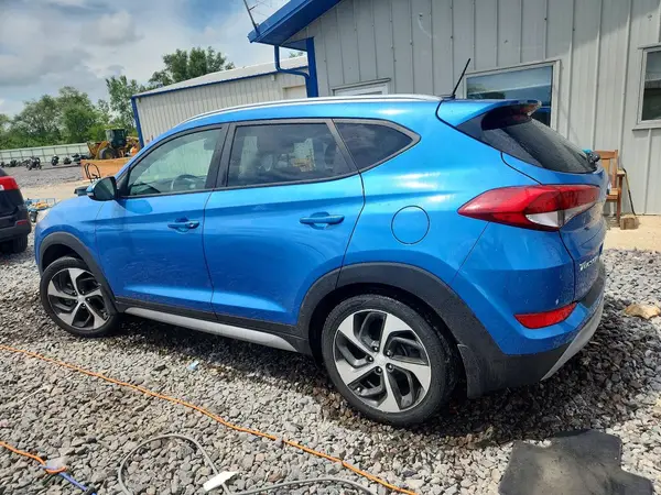 KM8J33A25HU368025 2017 HYUNDAI TUCSON - Image 2