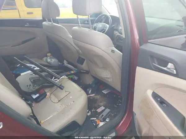 KM8J33A25HU368266 2017 HYUNDAI TUCSON - Image 8