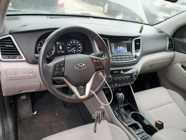 KM8J33A25HU368977 2017 HYUNDAI TUCSON - Image 8