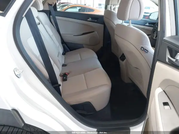 KM8J33A25HU369675 2017 HYUNDAI TUCSON - Image 8