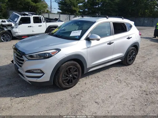 KM8J33A25HU370602 2017 HYUNDAI TUCSON - Image 2