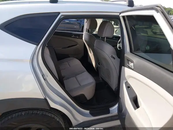 KM8J33A25HU370602 2017 HYUNDAI TUCSON - Image 8