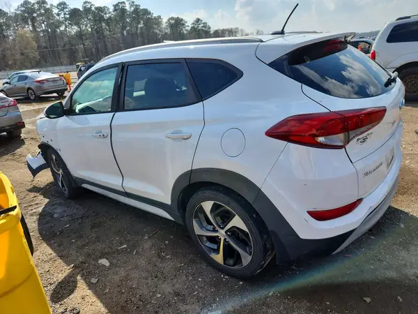 KM8J33A25HU385326 2017 HYUNDAI TUCSON - Image 2
