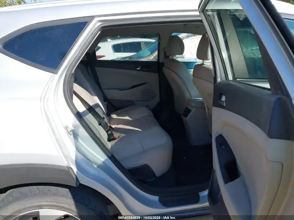KM8J33A25HU386590 2017 HYUNDAI TUCSON - Image 8