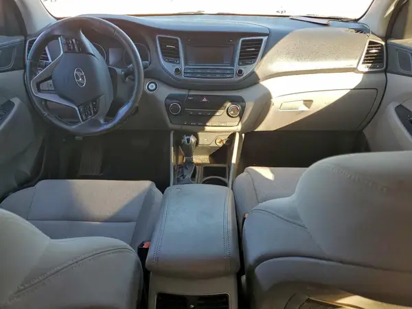 KM8J33A25HU387903 2017 HYUNDAI TUCSON - Image 8