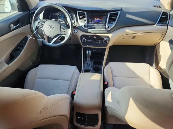 KM8J33A25HU388470 2017 HYUNDAI TUCSON - Image 8