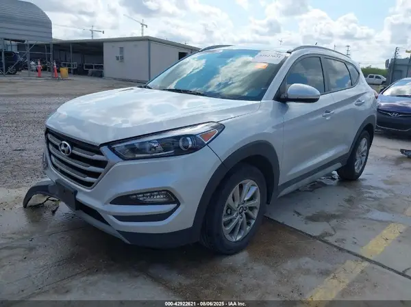 KM8J33A25HU388680 2017 HYUNDAI TUCSON - Image 2