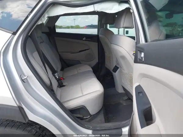 KM8J33A25HU388680 2017 HYUNDAI TUCSON - Image 8