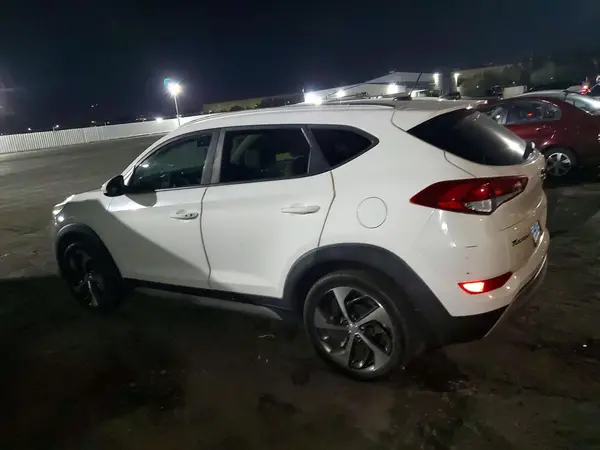 KM8J33A25HU394169 2017 HYUNDAI TUCSON - Image 2