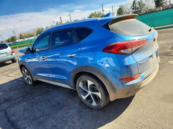 KM8J33A25HU411326 2017 HYUNDAI TUCSON - Image 2