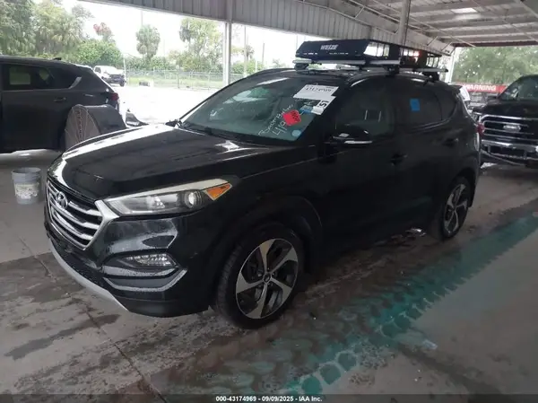 KM8J33A25HU419622 2017 HYUNDAI TUCSON - Image 2