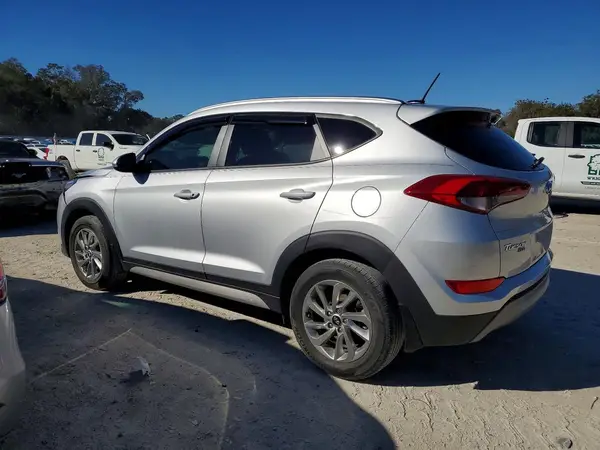 KM8J33A25HU461725 2017 HYUNDAI TUCSON - Image 2