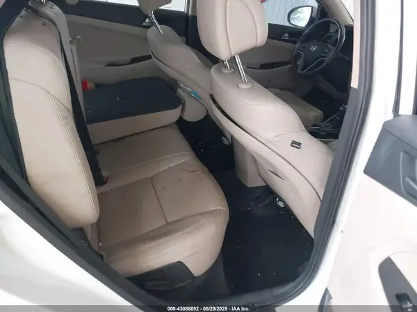 KM8J33A25HU461806 2017 HYUNDAI TUCSON - Image 8