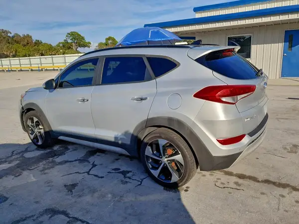 KM8J33A25HU463586 2017 HYUNDAI TUCSON - Image 2