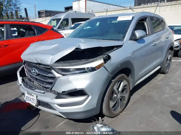 KM8J33A25HU468142 2017 HYUNDAI TUCSON - Image 2