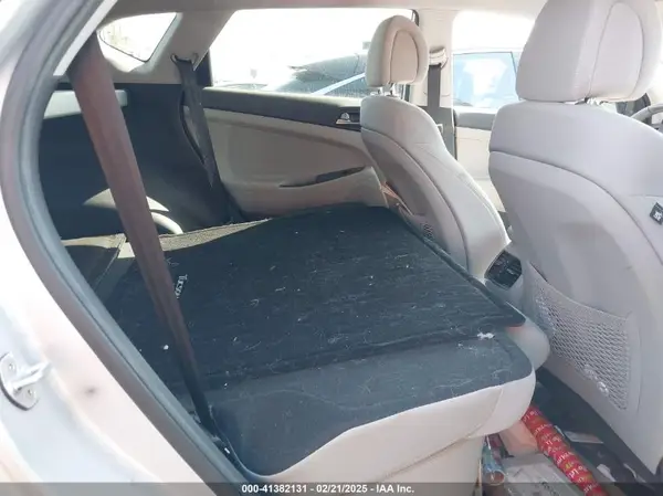 KM8J33A25HU468142 2017 HYUNDAI TUCSON - Image 8